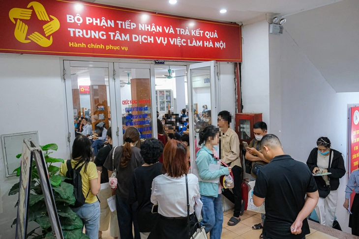 edit-tim-viec-bao-hiem-that-nghiep1-1754053355653150016834 Nghịch lý tuyển dụng tăng, thất nghiệp cũng tăng - Ảnh 2.