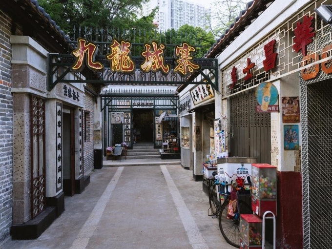 fga-1754384372-2995-1754387903 Triển lãm Kowloon Walled City: A Cinematic Journey tái hiện những thước phim từ tác phẩm từng đạt Giải thưởng Điện ảnh Hong Kong. Ảnh: DiscoverHongkong