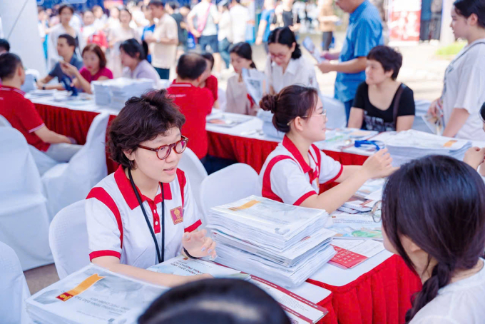 hanu-1754377812-1748-1754379412 Gian hàng của Đại học Hà Nội tại Ngày hội tư vấn lựa chọn nguyện vọng đại học, cao đẳng 2025 hôm 19/7 ở Hà Nội. Ảnh: HANU