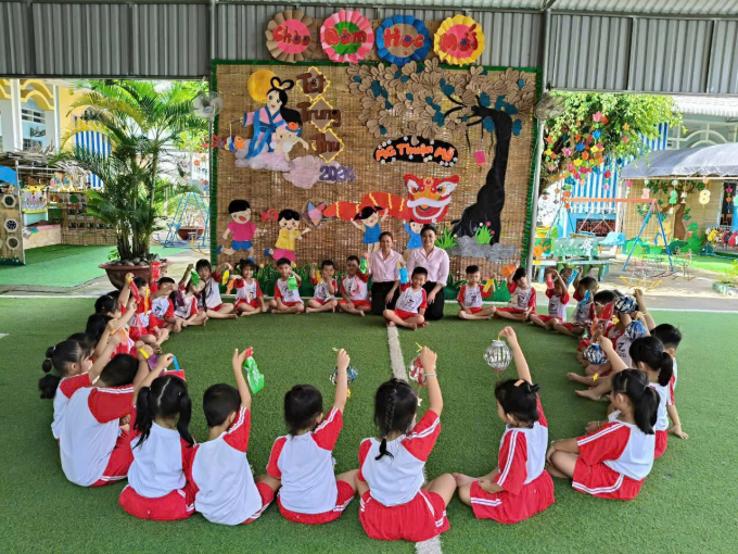 hoat-dong-kham-pha-chiec-den-l-8487-5317-1754275587 Trẻ mầm non tham gia các hoạt động trung thu. Ảnh: Sở Giáo dục tỉnh Tây Ninh