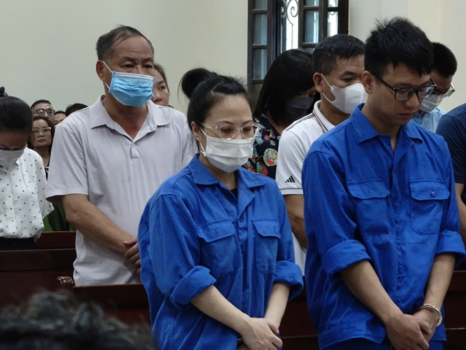 huong-7290-1754479721 Bị cáo Tô Thị Thu Hương, Phó đội trưởng Đội thủ tục hàng hóa xuất nhập khẩu, Chi cục Hải quan Cảng 2 (đeo khẩu trang). Ảnh: Lê Tân