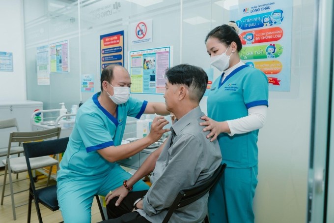 image003-1754474979-7236-1754476923 Vaccine MenQuadfi có tại hơn 150 trung tâm tiêm chủng Long Châu. Ảnh: LC