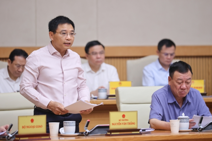 img8727-1754534514261908511345-6227-7618-1754538535 Bộ trưởng Tài chính Nguyễn Văn Thắng báo cáo tại cuộc họp Chính phủ, ngày 7/8. Ảnh: VGP