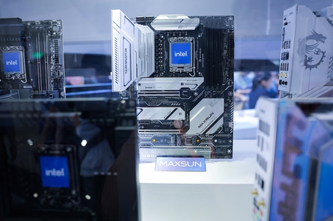 intel-reuters-1755564256-8943-1755564312 Bo mạch chủ của Intel tại Triển lãm Computex (Đài Loan, Trung Quốc,) tháng 6/2024. Ảnh: Reuters