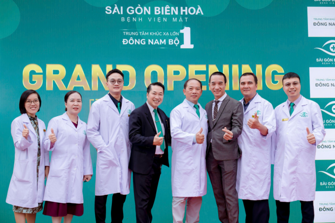 k3-1754280910-7096-1754281166 Đội ngũ y bác sĩ của Bệnh viện Mắt Sài Gòn Biên Hòa. Ảnh: Bệnh viện Mắt Sài Gòn Biên Hòa