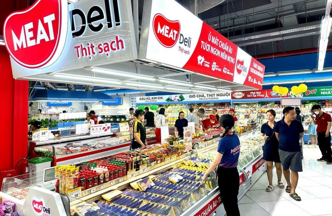 khach-hang-de-dang-tim-thay-ca-7488-3381-1755586718 Khách hàng mua sắm tại cửa hàng WinMart+. Ảnh: WinCommerce