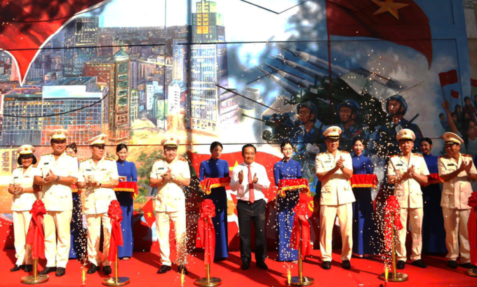 khanhthanhduongtranh-175557426-3600-4442-1755575351 Lãnh đạo UBND và Công an TP HCM cắt băng khánh thành. Ảnh: Quốc Thắng