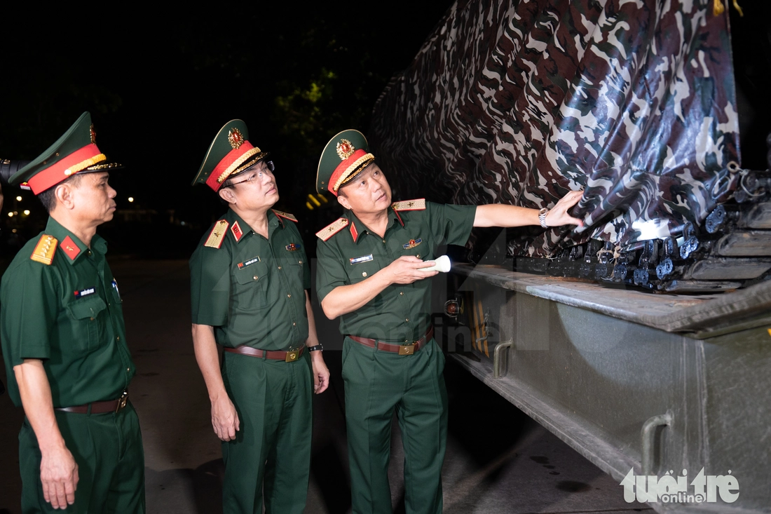 khi-tai-24-17555291361061924448138 Đêm nay, dàn khí tài quân sự tiến về trung tâm Hà Nội sẵn sàng cho lễ diễu binh A80 - Ảnh 3.