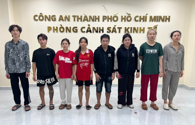 khicuoi3-1753963002-8902-1753963421-1 Huỳnh Văn Lực (bìa trái) cùng những người bị bắt. Ảnh: Công an cung cấp