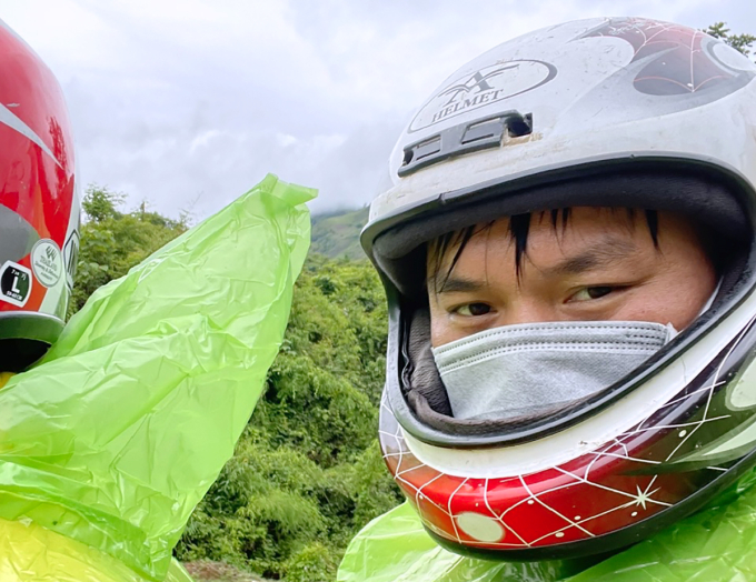 lie-n-jpeg-1755229423-2916-1755230524 Thiếu tá Hoàng A Liền trong một lần đi trinh sát. Ảnh: NVCC