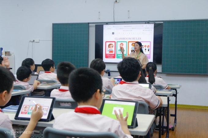 mg-7496-jpeg-1754671269-6784-1754671499 Tiết khoa học dạy bằng Tiếng Anh cho học sinh tiểu học ở Hà Nội, tháng 12/2023. Ảnh: Thanh Hằng