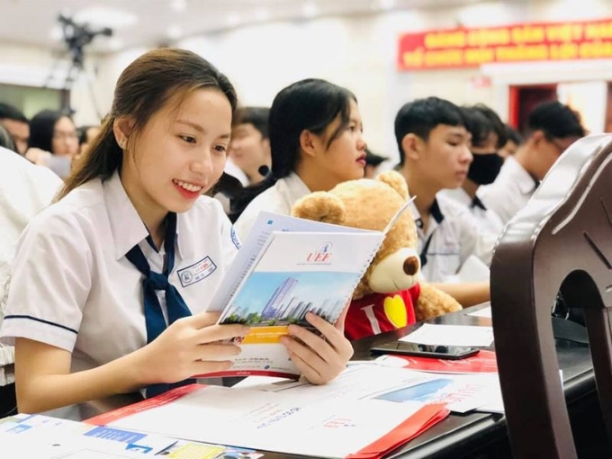 ngon-ngu-trung-quoc-1754124087-7601-1754124207 Thí sinh tìm hiểu chương trình ở trường Đại học Kinh tế Tài chính TP HCM. Ảnh: UEF