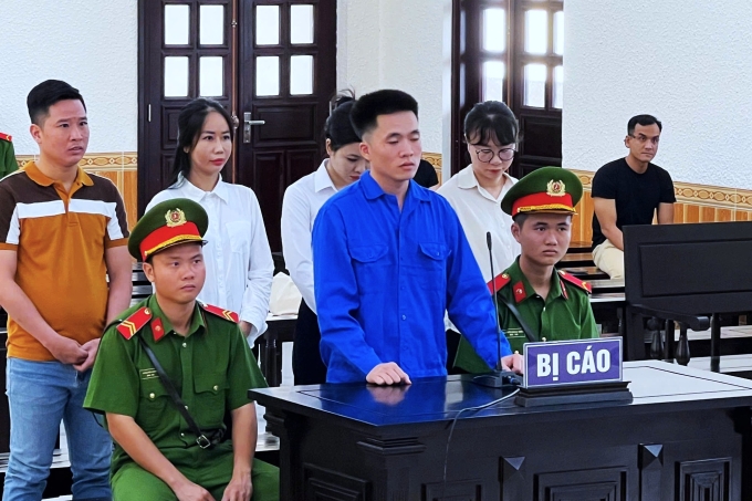 nhom-bi-cao-tai-phien-toa-1755-1745-7936-1755089552-1 Phạt tù 6 người làm giấy tờ giả cho 52 lao động Trung Quốc