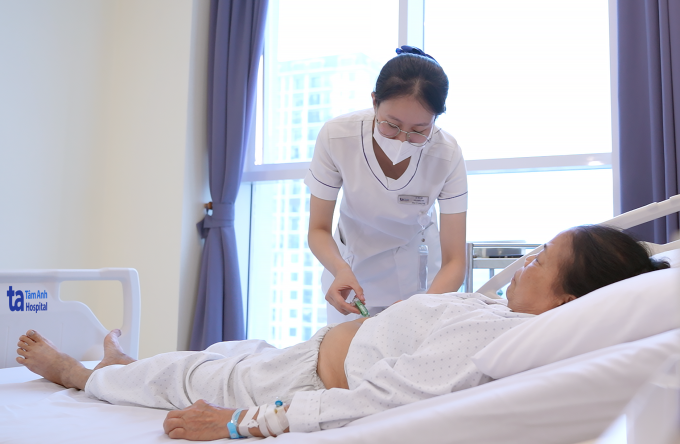 pic-1-1754884032-5713-1754884277 Bệnh nhân được tiêm kháng thể đơn dòng Denosumab. Ảnh: Bệnh viện Đa khoa Tâm Anh
