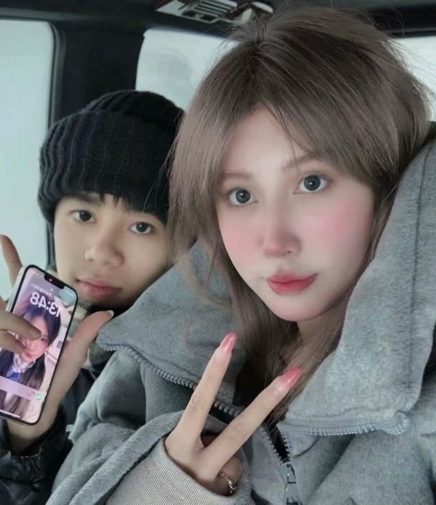 pokecut-1755489219177-17554900-2547-2671-1755490370 Thanh niên 19 tuổi họ Hoàng chụp ảnh bên bạn gái 17 tuổi họ Châu, trước khi bị lừa bán. Ảnh: Xiaoxiang