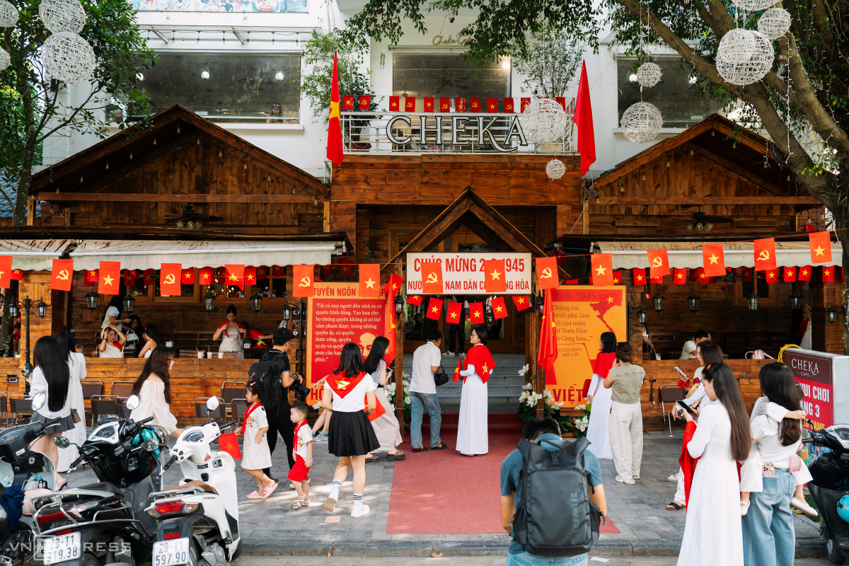 quan-ca-phe-co-do-sao-vang-1-1754751249
