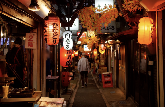 screenshot-2025-08-02-at-16-42-5830-5707-1754128246 Một con ngõ nhiều các quán izakaya tại Tokyo. Ảnh: JW