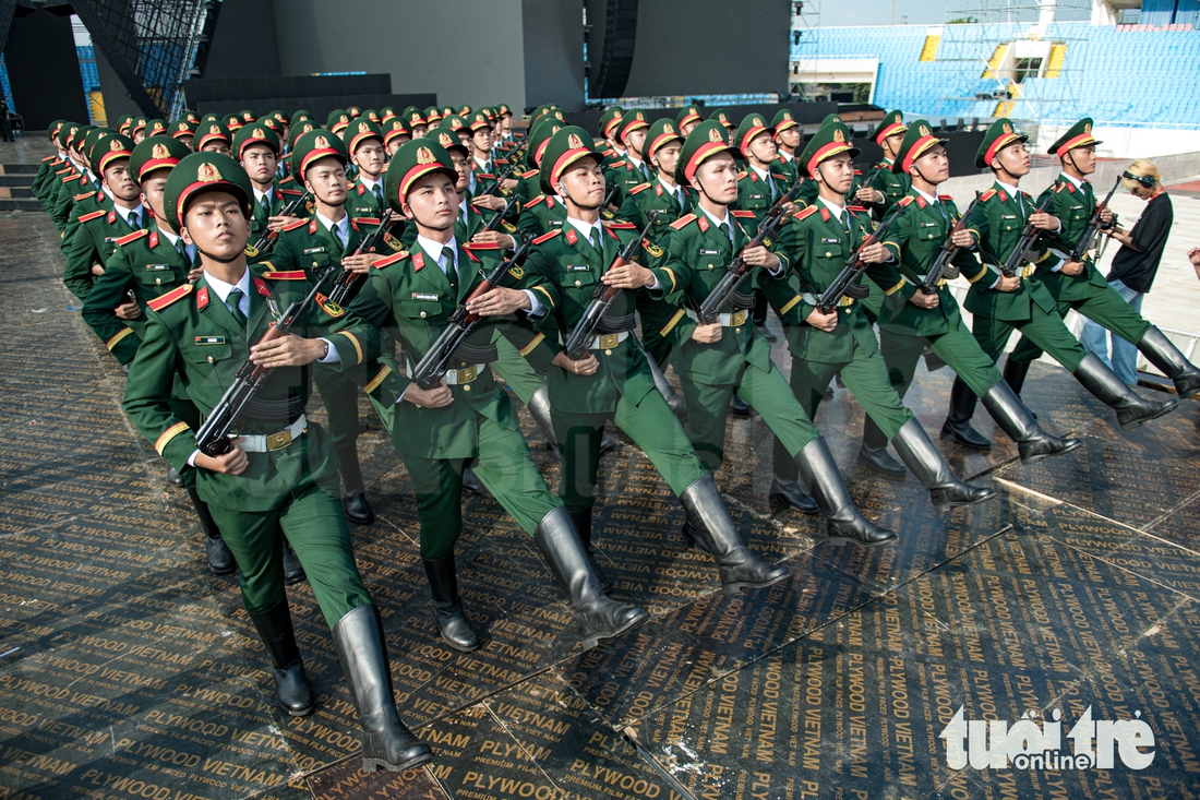 si-quyan-luc-quan-7-17546204384841385091960 68 quân nhân Trường Sĩ quan Lục quân 1 tập luyện tái hiện duyệt binh tại Nga trên sân Mỹ Đình - Ảnh 5.