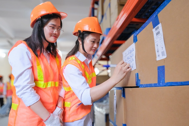 sinh-vien-logistics-hai-phong26-17540168032321528757417 Người trẻ 'quay xe' về học logistics dù đã đi làm công ty gần 10 năm - Ảnh 1.