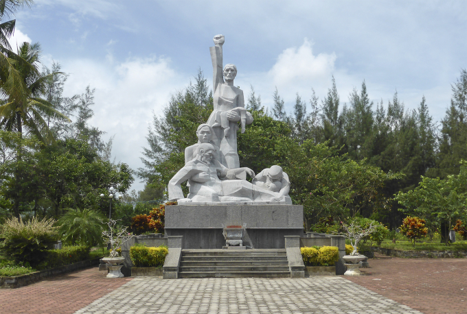 son-my-1754306975-2158-1754307115 Tượng đài tại chứng tích Sơn Mỹ. Ảnh: Wiki