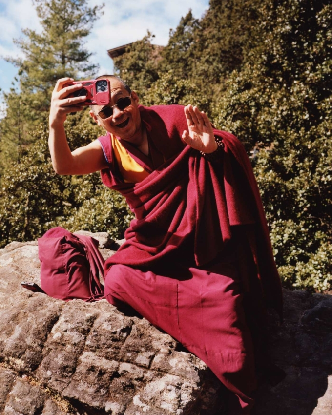 tai-xuong-14-jpeg-1755317014-8189-1755317300 Một nhà sư ở Bhutan. Ảnh: FT