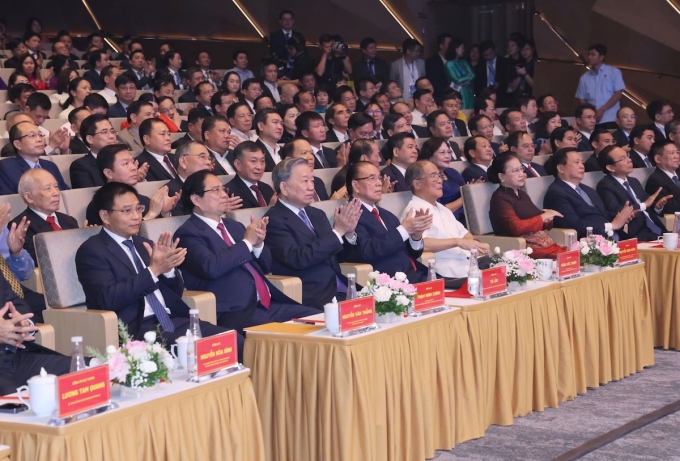 tbt-ttg-1754644971-8559-1754645077 Tổng Bí thư Tô Lâm, Thủ tướng Phạm Minh Chính và các đại biểu tham dự kỷ niệm 80 năm ngành tài chính, ngày 8/8. Ảnh: MOF