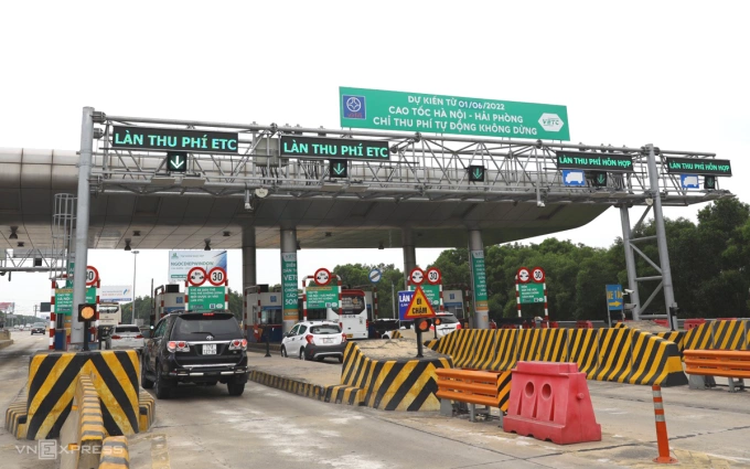thu-phi-1633-1652782680-jpg-17-8996-2608-1755157834 Một trạm thu phí trên cao tốc Hà Nội - Hải Phòng. Ảnh:Anh Duy