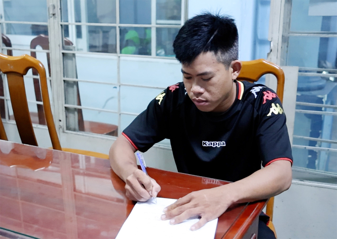 tin-2-1755055011-1263-1755055106 Lê Trần Trung Tín tại cơ quan điều tra. Ảnh: Tiến Tầm