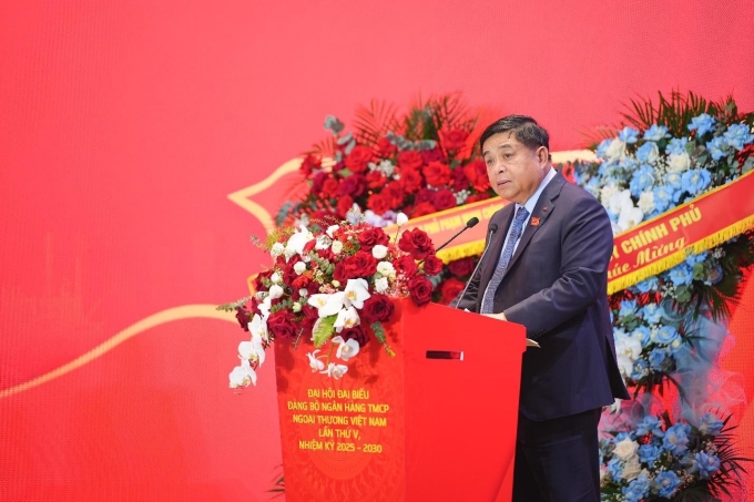 v2a-1754275925-9810-1754276203 Phó Thủ tướng Nguyễn Chí Dũng đánh giá vai trò của nhà băng. Ảnh: Vietcombank