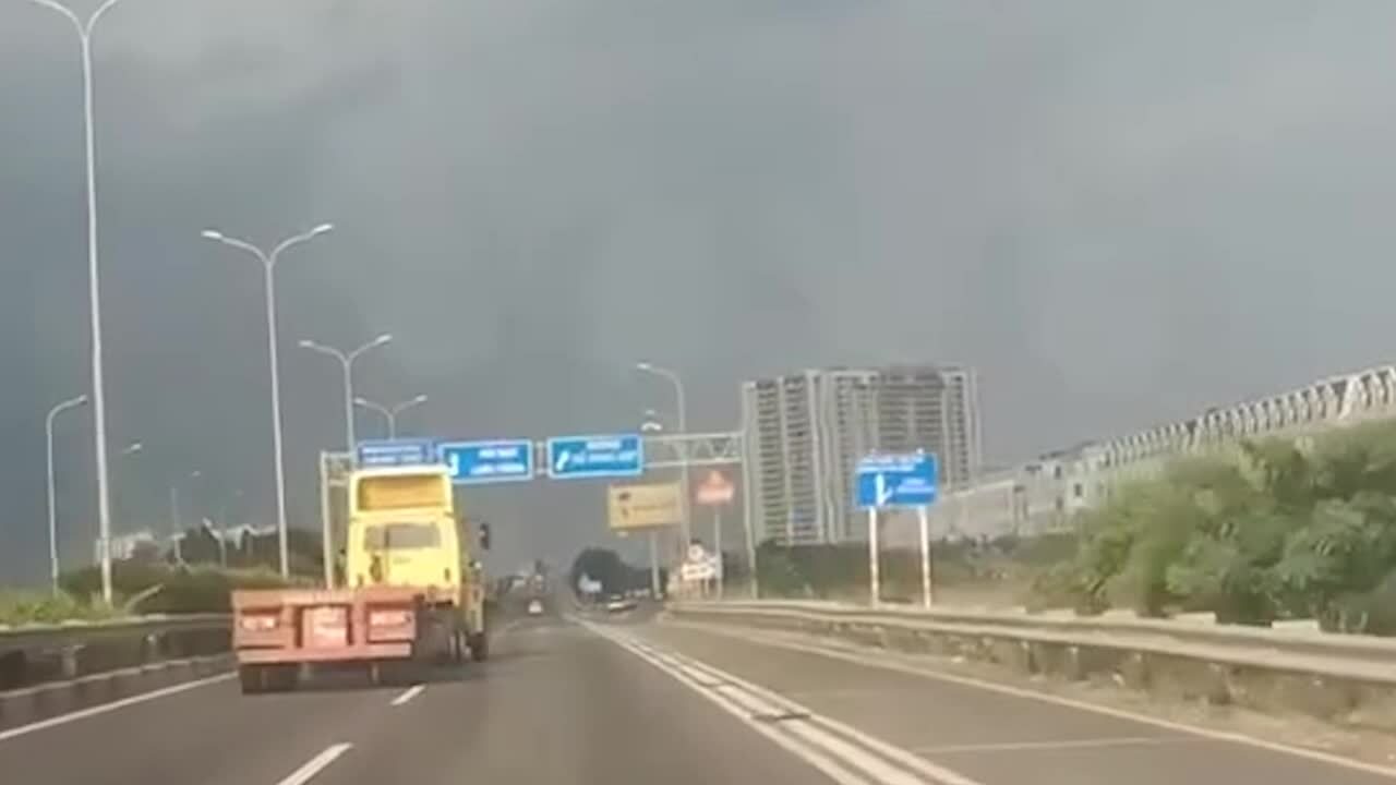 video-bat-tai-xe-container-1754443773 Video bắt tài xế container