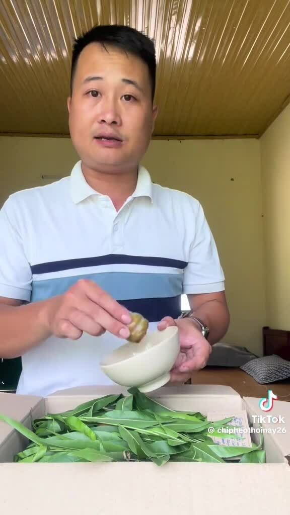 video-kem-bai-dai-uy-cong-an-livestream-ban-hang-1755526675 Video kèm bài Đại uý công an livestream bán hàng