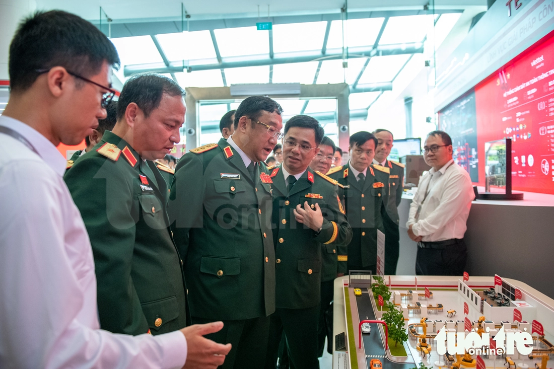 viettel-20-1754394965728843108398 Thượng tướng Phạm Hoài Nam: Phát triển công nghiệp quốc phòng, hướng tới xuất khẩu công nghệ cao - Ảnh 3.