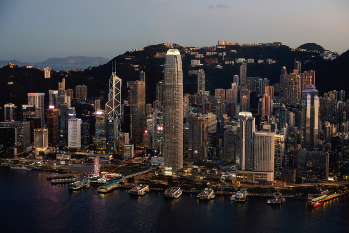 ymfsd6b7m5kzzpodufz2m4senu-9100-1755511097 Một góc Hong Kong ngày 13/7/2021. Ảnh: Reuters