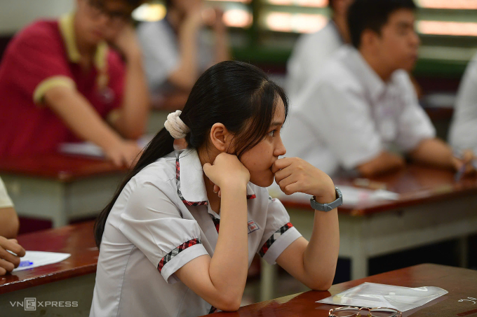 z6742666492974-04e636698f6032a-5910-8578-1755527939 Các thí sinh thi tốt nghiệp THPT 2025 ở trường THPT Trưng Vương, phường Bến Nghé, TP HCM. Ảnh: Thanh Tùng