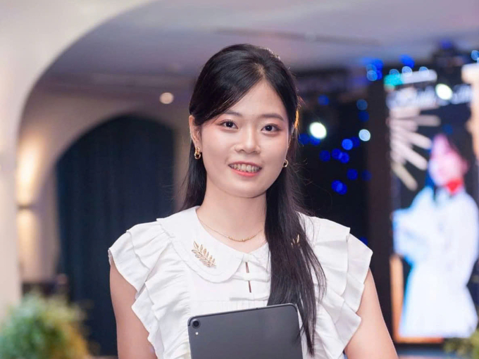 z6834401460427-d19e73b26606f11-7395-1709-1753428109 Nguyễn Lê Khánh Linh làm MC tại một sự kiện ở trường. Ảnh: Nhân vật cung cấp