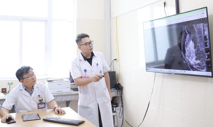 z6922670408104-2b6d5ede94c6753-8251-1705-1755594914 Dữ liệu của bệnh nhân được đưa lên hệ thống giúp các bác sĩ dễ dàng truy cập, theo dõi lịch sử khám chữa bệnh, từ đó đưa ra chẩn đoán chính xác hơn. Ảnh: Mạnh Trần